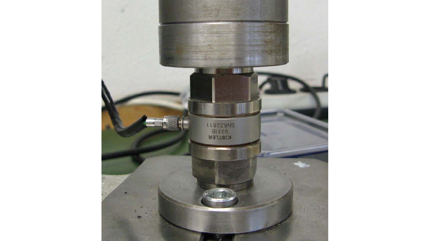 Piezo-Kraftaufnehmer versus DMS-Kraftaufnehmer